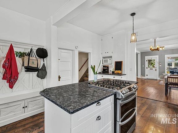 3rd image of 1401 Cleveland Blvd