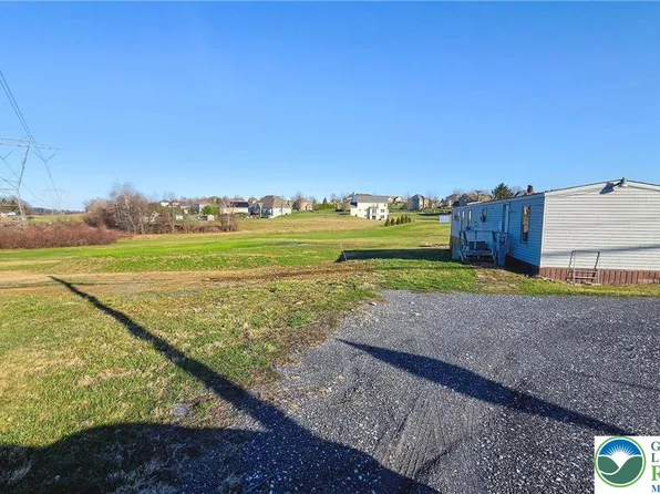 616 Moorestown Dr, Bath, PA 18014