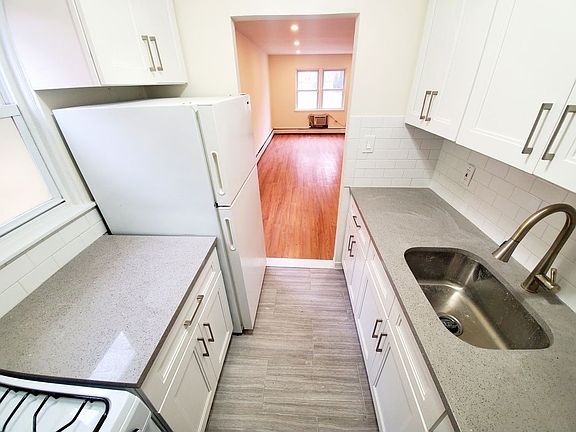 4th image of 11950 Metropolitan Ave APT 3A