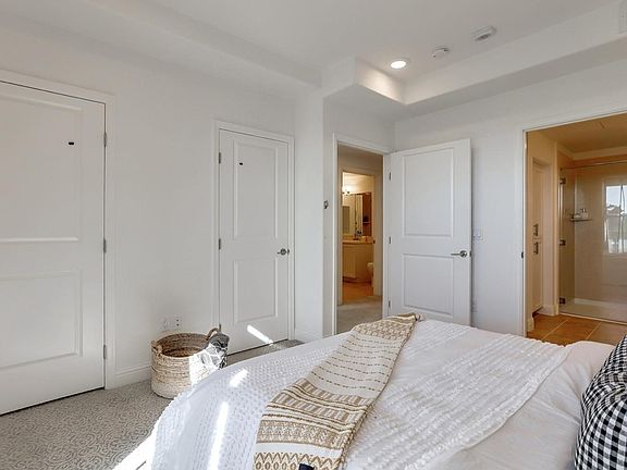 4th image of 2585 El Camino Real APT 402