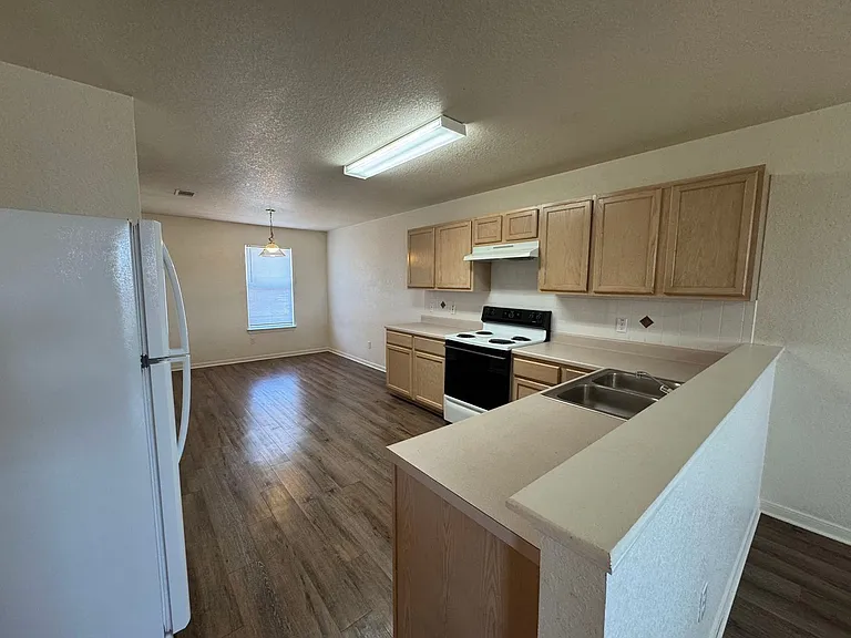 1606 Dugger Cir #C — Photo 6