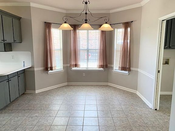 4th image of 18495 Red Oak Dr