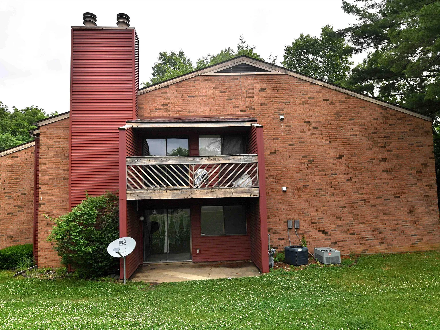 3 bed, 1.0 bath, 1200 sqft, $1,250 — Photo 1