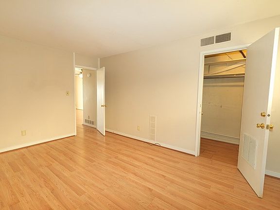 2nd image of 1040 Cherokee Rd APT C3