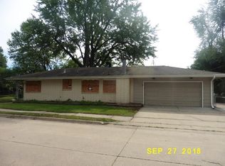 702 Leach Ave, Des Moines, IA 50315