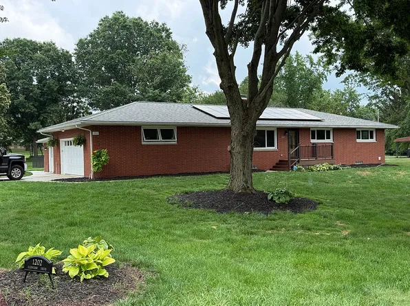 1202 Glenview Dr, Mogadore, OH 44260