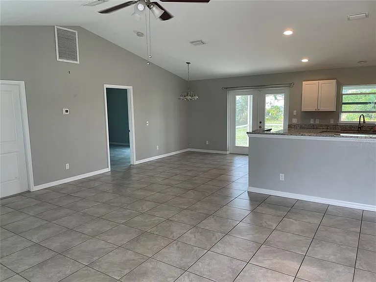10136 Willmington Blvd — Photo 4