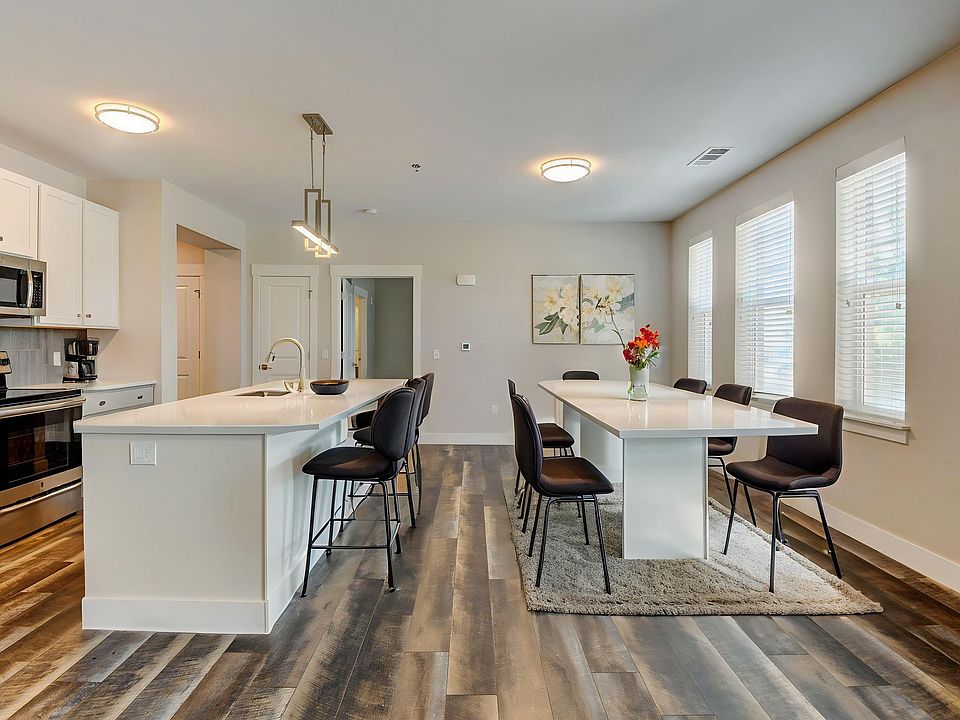 2 BR/2BA kitchen and dining