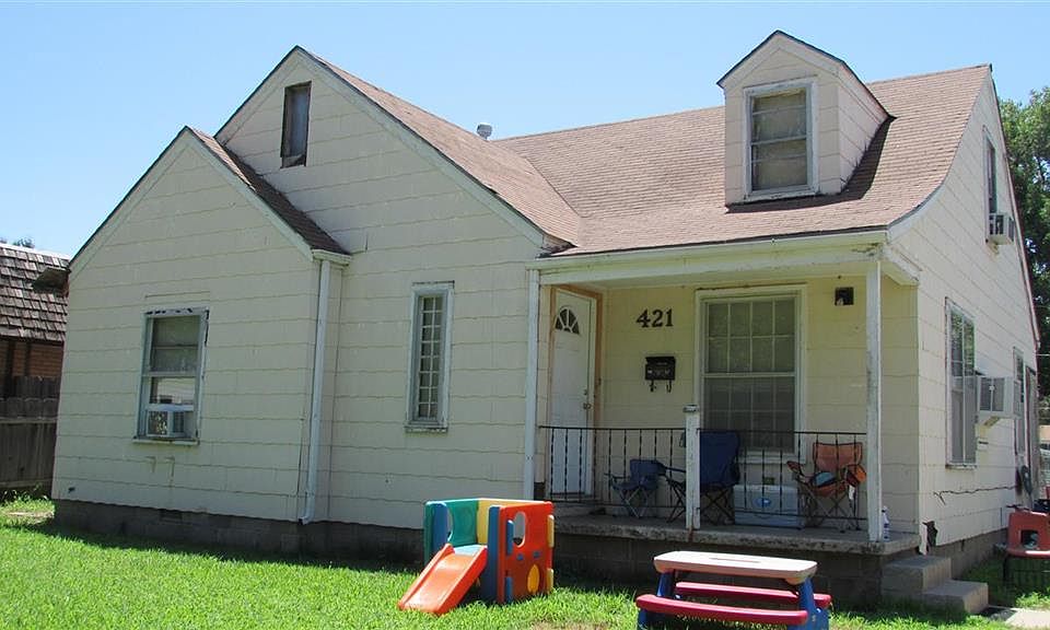 2nd image of 421 W Spruce Ave