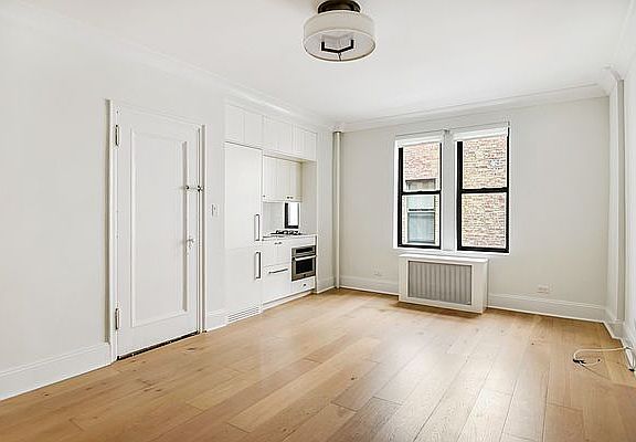 3rd image of 220 W 24th St APT 4K
