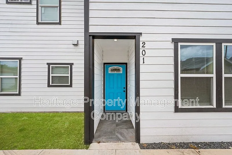 2 bed, 2.5 bath, 1000 sqft, $1,325 — Photo 3