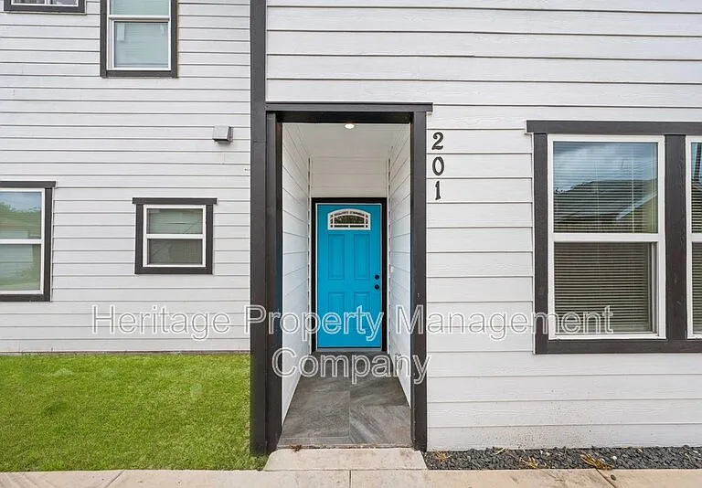 323 Gabriel #1-unit 201 — Photo 3