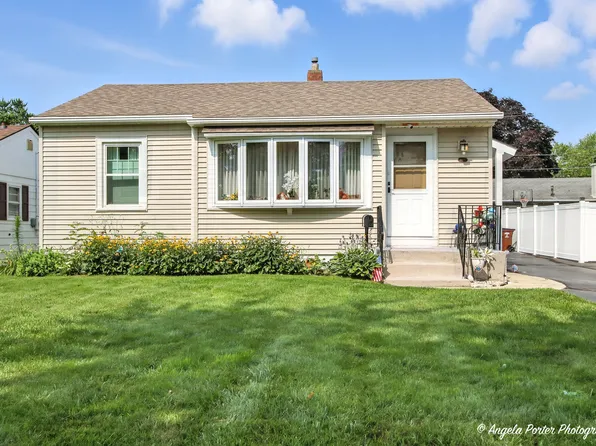 1028 Franklin Ave, Winthrop Harbor, IL 60096