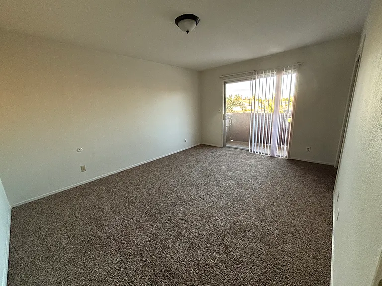 100 E Hawkeye Ave #14-11-17 — Photo 7