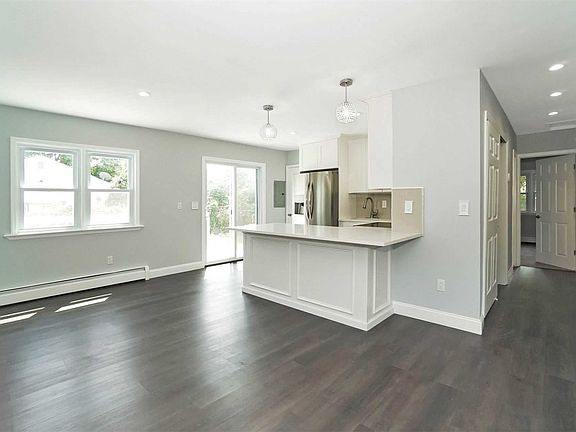 4th image of 30 Nantucket Dr