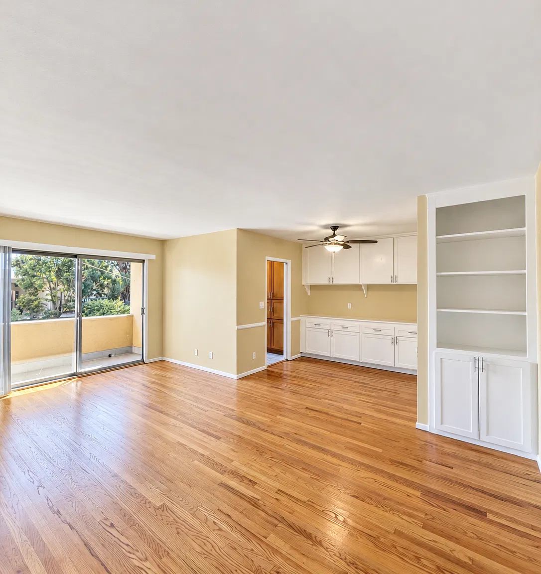2 bed, 1.5 bath, 1050 sqft, $2,895 — Photo 2