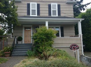 818 NW 59th St, Seattle, WA 98107