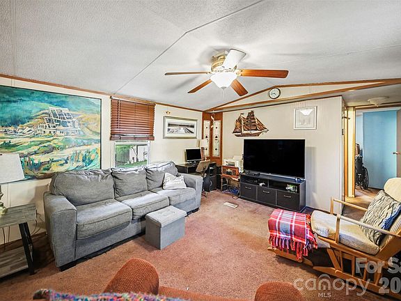 5th image of 126 Amelia Dr