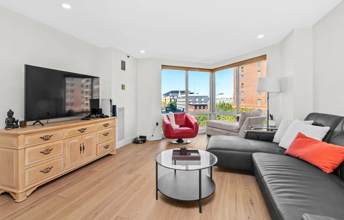 1 bed, 810 sqft, $4,000 — Photo 2