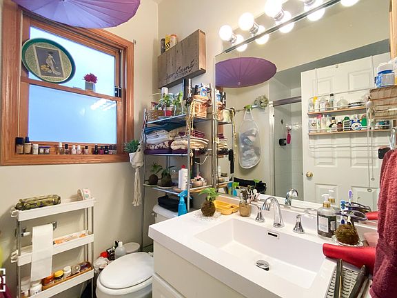 4th image of 922 N Paulina St #920-3