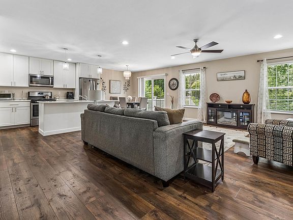 5th image of 2043 Edward Ln E