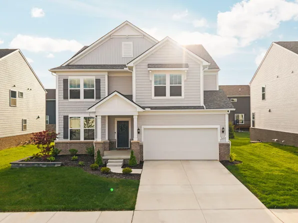 837 Kuss Dr, Saline, MI 48176