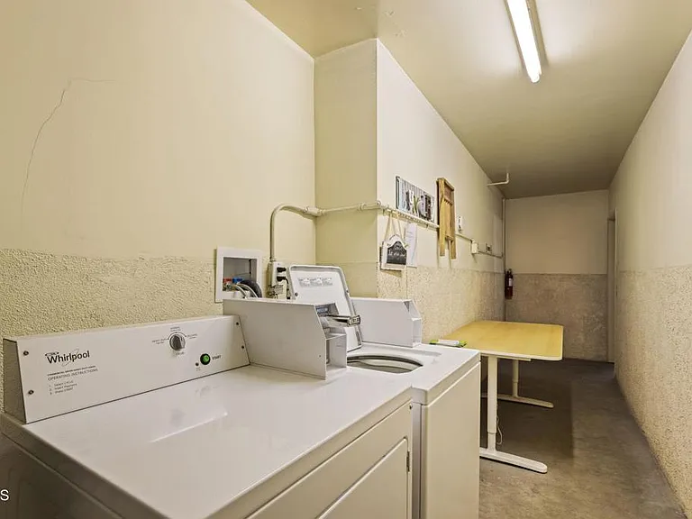460 E Cypress Ave #C — Photo 23