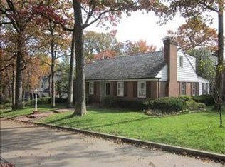 1100 Timberlane Dr, Saint Louis, MO 63122