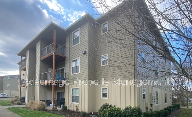 2 bed, 2.0 bath, 1090 sqft, $1,600 — Photo 1