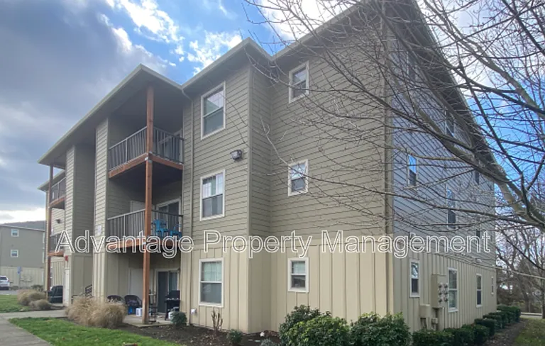 519 Catron St N #6 — Photo 1