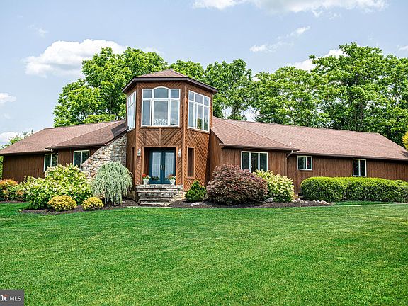 2nd image of 2514 Deer Valley Way