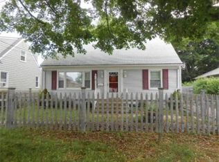 45 Cavalry St, Cranston, RI 02920