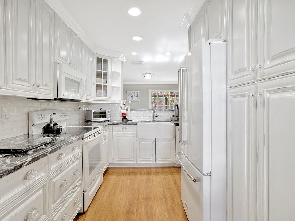 1st image of 1605 Cypress Pointe Drive #1605