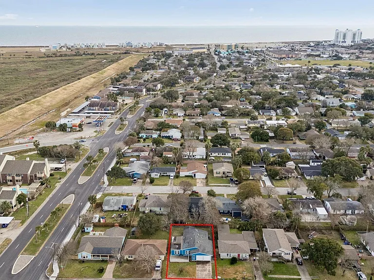 105 Pompano Ave — Photo 18