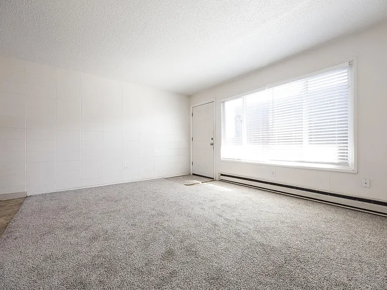 Raymond Apartments — Photo 13