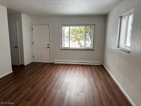 5th image of 566 N Hawkins Ave