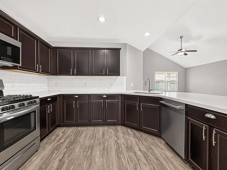 6014 Namika St — Photo 15