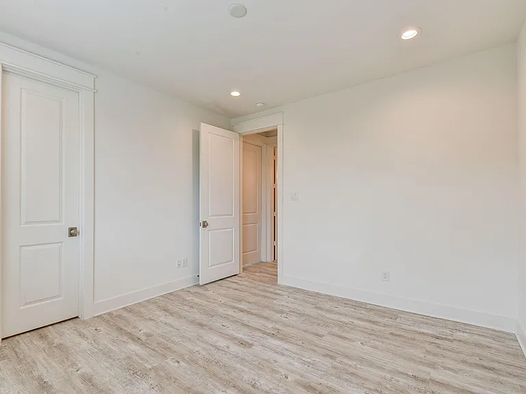 2705 Oakwood Crest Ln — Photo 12