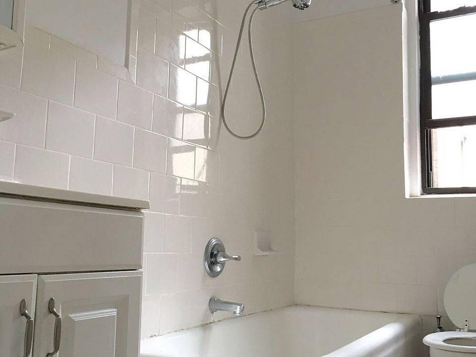 2nd image of 9354 Queens Blvd APT 5L