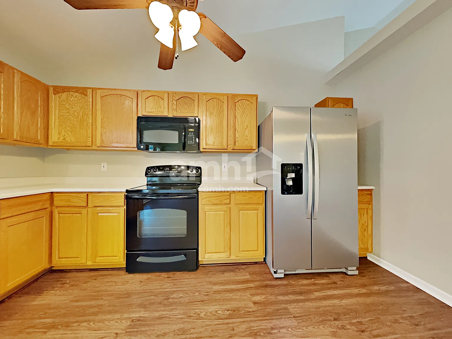 3 bed, 2.0 bath, 1930 sqft, $2,650 — Photo 3