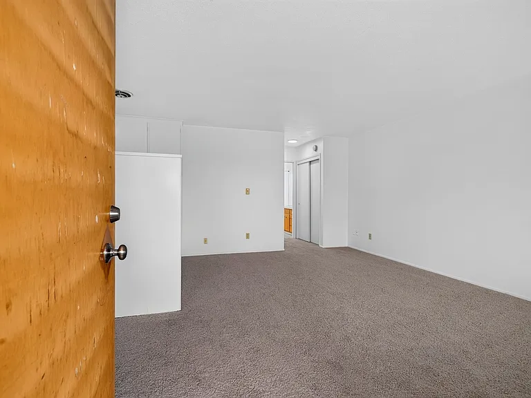 Shore View Apartments — Photo 19