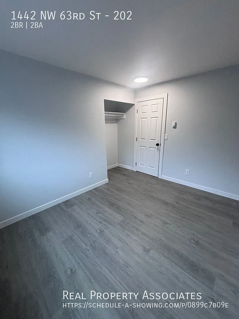 Ballard 2 Bed 2 Bath Condo Available Now! — Photo 3