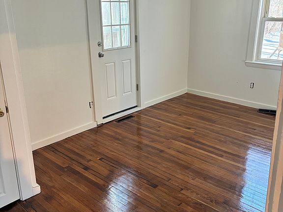 4th image of 27-29 Pleasant St #1