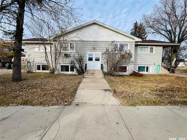 335 Chaplin STREET W, Swift Current, SK S9H 0G2