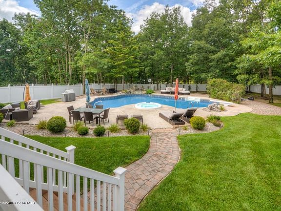2nd image of 2408 Forest Cir