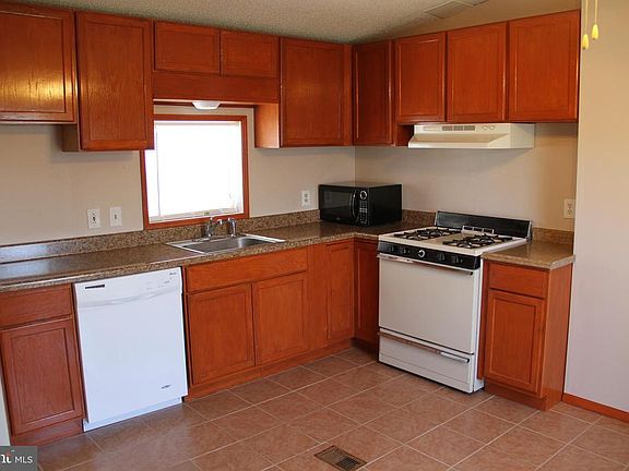 4th image of 930 Laura Lee Cir