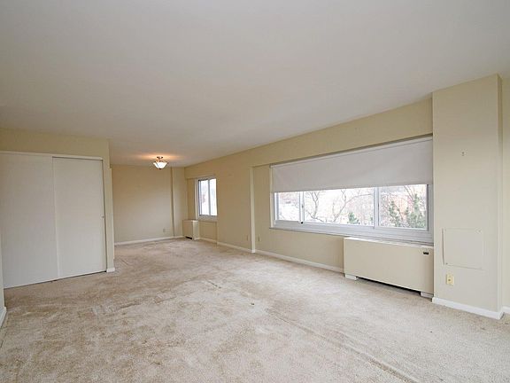 5th image of 2200 Victory Pkwy APT 908