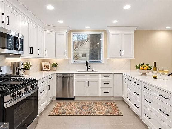 3rd image of 805 Holmes St NW
