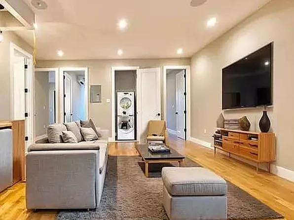 555 Union Street image 1 of 12