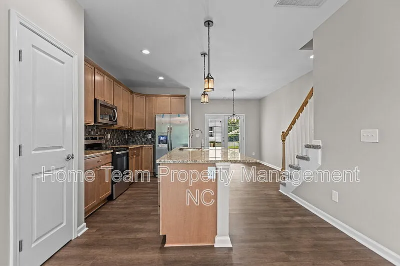 3 bed, 2.5 bath, $1,800 — Photo 4